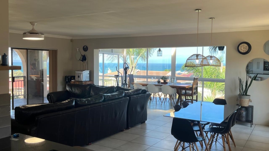 5 Bedroom Property for Sale in Wavecrest Eastern Cape